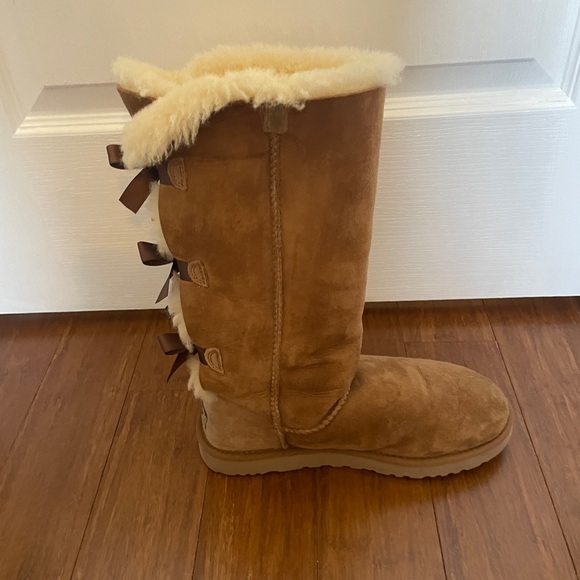 Ugg Boots - Picture 3 of 9